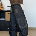 Calça de ganga para homem com estampa de leopardo bordada | Modelagem larga, estilo urbano, letras bordadas, bolsos grandes, tecido sem elasticidade, ideal para todas as estações