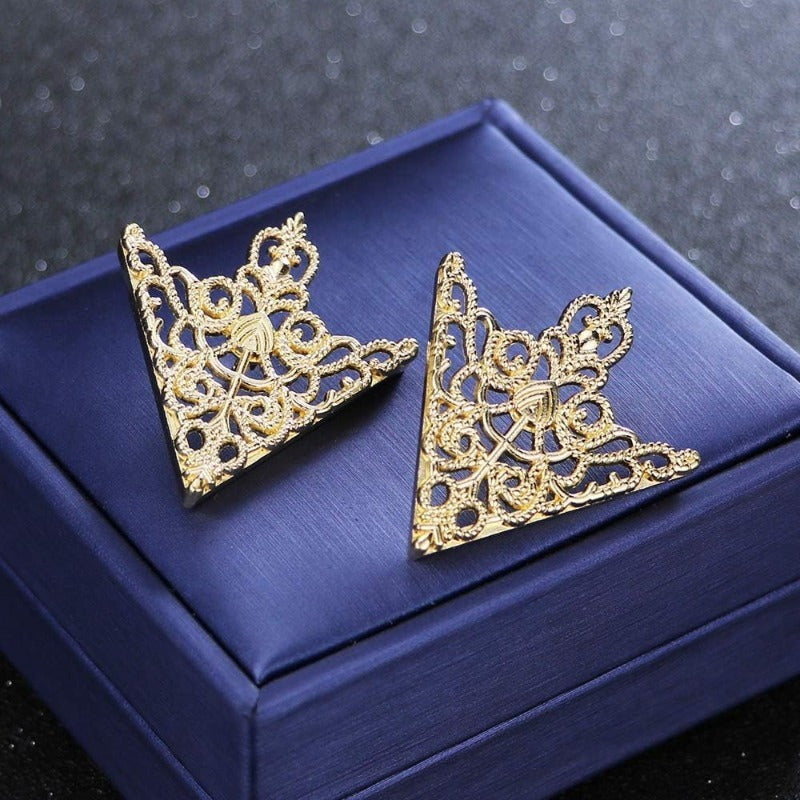 Lot de 2 pinces triangulaires rétro à motif ajouré, accessoires de mode raffinés pour costumes et chemises homme et femme