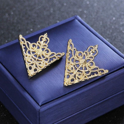 Lot de 2 pinces triangulaires rétro à motif ajouré, accessoires de mode raffinés pour costumes et chemises homme et femme