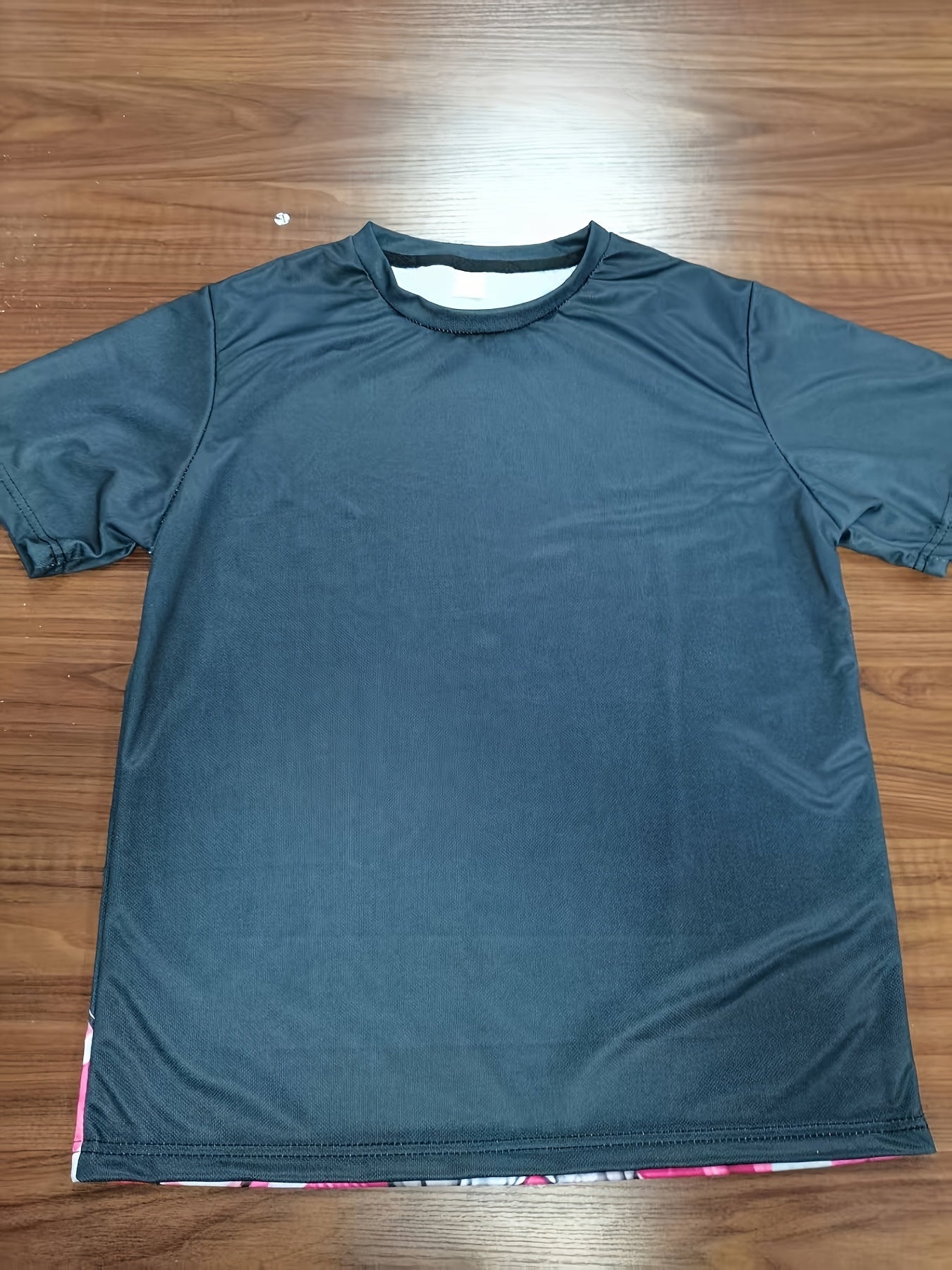 T-shirt de homem casual de manga curta branca, t-shirt de homem com estampado digital 3D, t-shirt streetwear estilo hip hop com estampado de rapper, t-shirt de homem de manga curta, t-shirt de homem casual de gola redonda e manga curta.