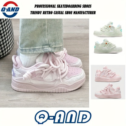 Baskets unisexes à semelle épaisse et plate, élégantes et polyvalentes, parfaites pour les sports de plein air et le fitness. Conçues spécifiquement pour le skateboard, ces chaussures tendance conviennent aussi bien à la rue qu'aux activités extérieures.