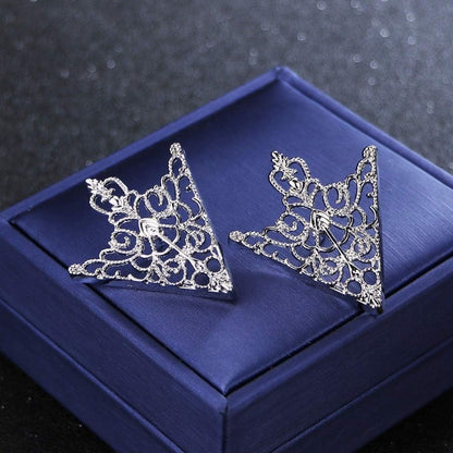 Lot de 2 pinces triangulaires rétro à motif ajouré, accessoires de mode raffinés pour costumes et chemises homme et femme