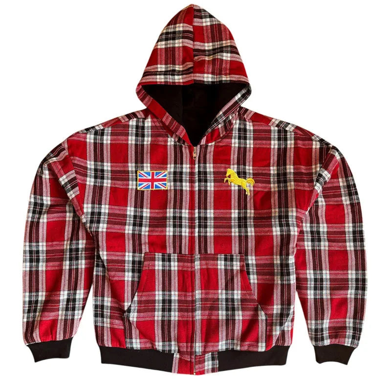 Casaco desportivo com capuz às riscas, estilo streetwear Y2K, outono/inverno 2025, com bordado da bandeira nacional e corte largo.