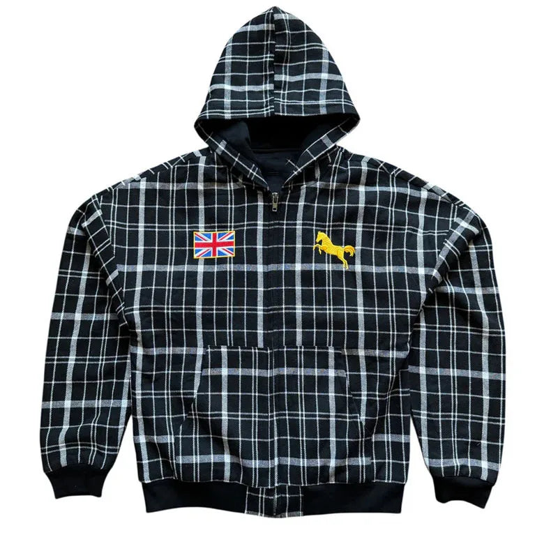 Casaco desportivo com capuz às riscas, estilo streetwear Y2K, outono/inverno 2025, com bordado da bandeira nacional e corte largo.