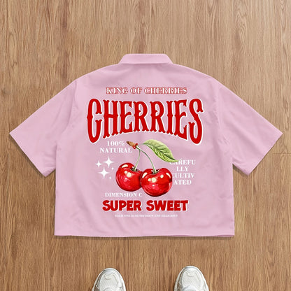 Chemise d'été décontractée à manches courtes pour homme avec motif de cerises et lettres au dos