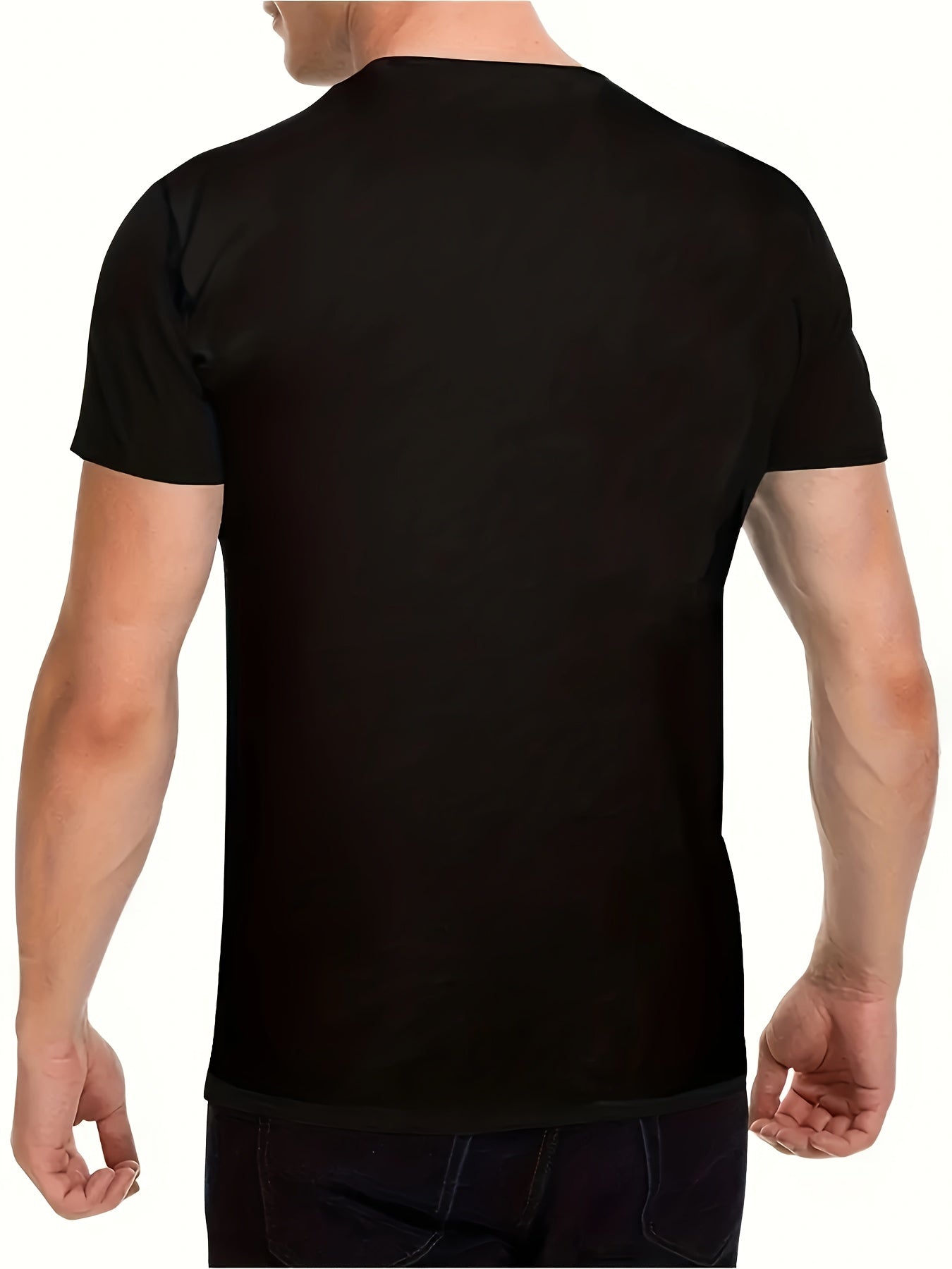 T-shirt casual para homem de gola redonda, confecionada em tecido suave e confortável, com manga curta. Ideal para oferecer e perfeita para passeios ou viagens.