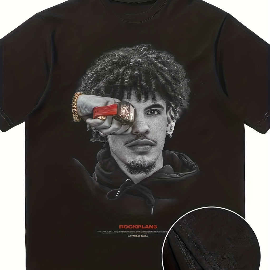 T-shirt casual para homem de gola redonda, confecionada em tecido suave e confortável, com manga curta. Ideal para oferecer e perfeita para passeios ou viagens.