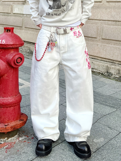 Jean blanc ample pour homme, orné de broderies artistiques de fleurs de prunier et d'une coupe droite décontractée d'inspiration workwear, style vintage casual. Pantalon en denim tendance Y2K hip-hop américain, à jambes larges et polyvalentes.